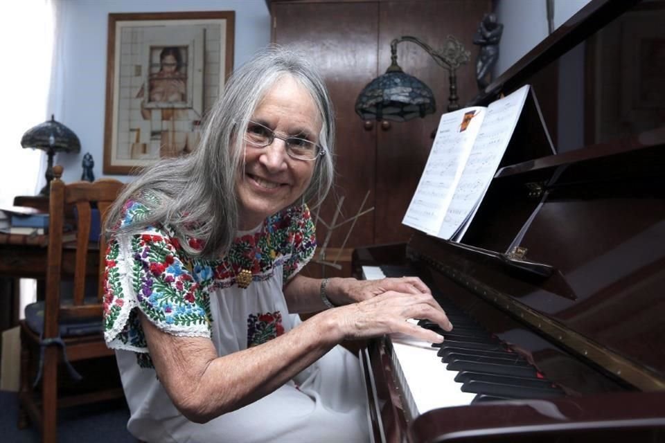 Julieta Fierro es una mujer de ciencia, pero sensible a las artes. A los 74 años se ha entregado al estudio del piano.