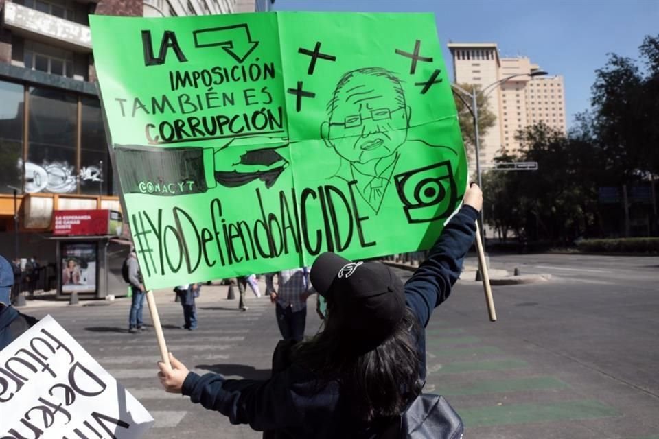 La comunidad del CIDE ha salido en diversos momentos a las calles para manifestarse contra los embates de la actual Administración.