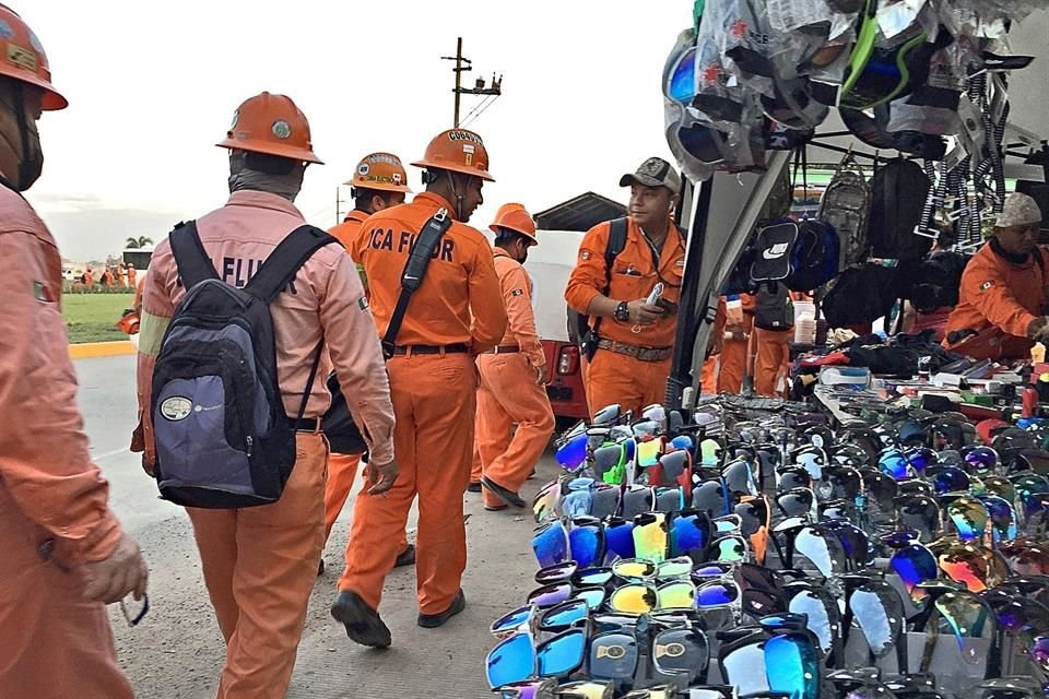 Los trabajos en la refinería de Dos Bocas fueron retomados, tras su inauguración. Obreros aseguran desconocer en cuánto tiempo estará lista en su totalidad.