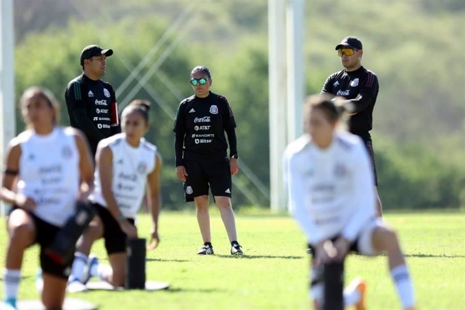 Mónica Vergara durante un entrenamiento de la Selección en El Barrial.