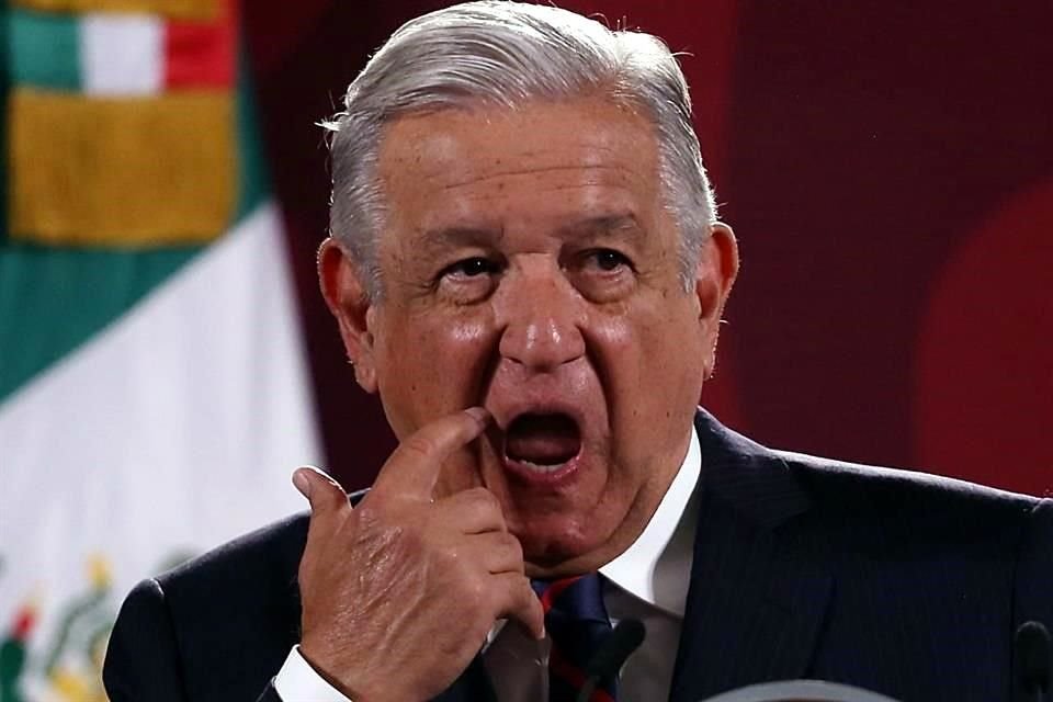 Con la advertencia de limitar más los sueldos, AMLO dijo que su Gobierno pasará de la 'austeridad republicana' a la 'pobreza franciscana'.