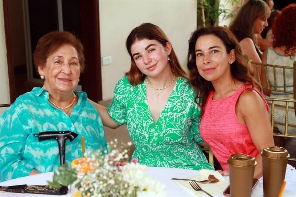 Angélica González, Eugenia Wolberg y Martha González de Wolberg