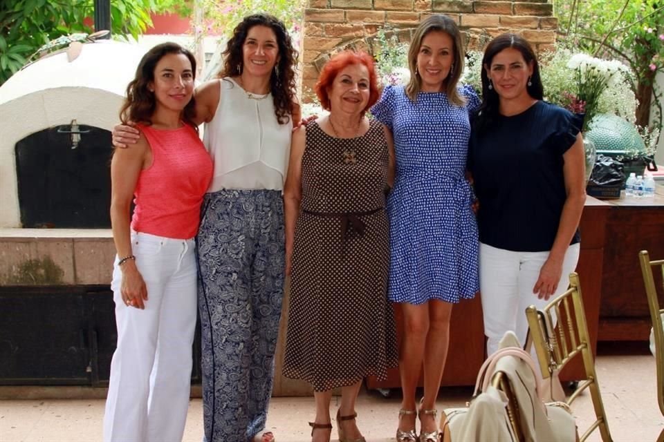 Martha González de Wolberg,  Rosy Bustindui de Alanís, Gloria Calderón de Alanís,  Ana Patricia Rubio de Alanís y Claudia Garza de Sosa