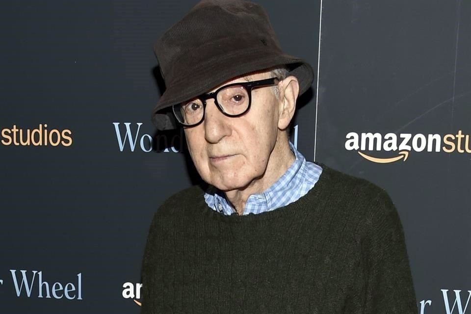 El cineasta Woody Allen prepara su filme 50, quizás el último de su carrera, con actores locales de París.