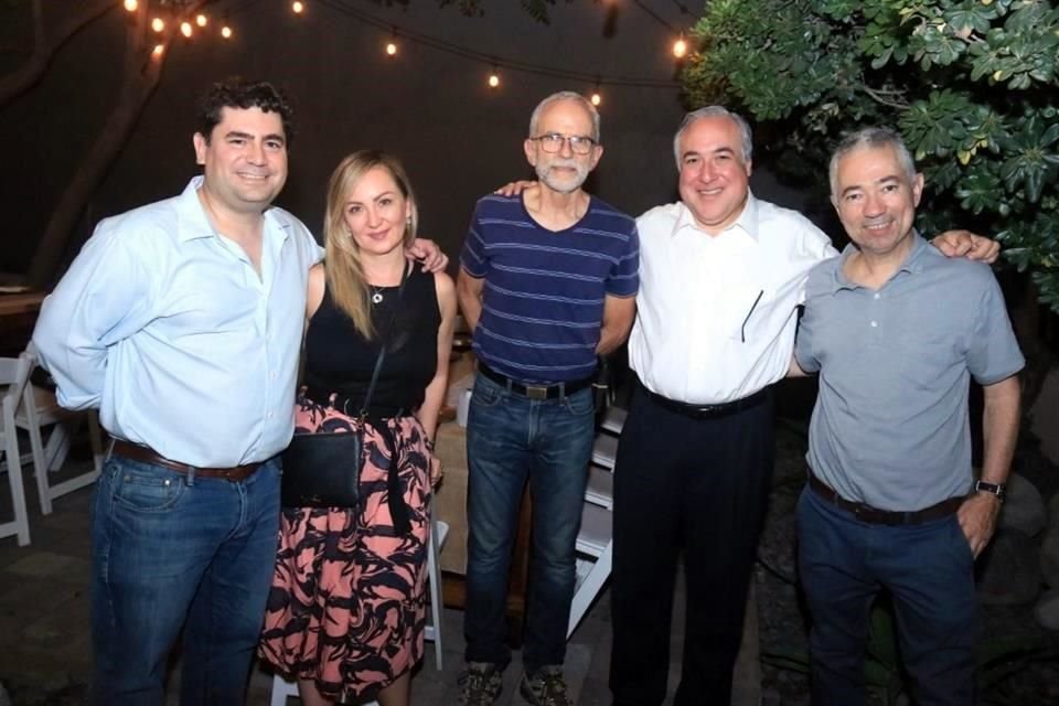 Carlos Palacios, Lisseth de Palacios, Roberto Ortiz, Luis Quiroz y Juan Rodrigo Llaguno