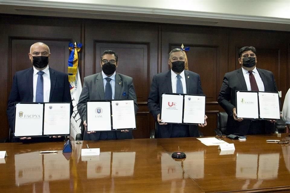La firma del convenio fue presidida por el Rector de la Universidad Católica de Cuenca, Enrique Pozo Cabrera, y el Rector de la UANL, Santos Guzmán López. 