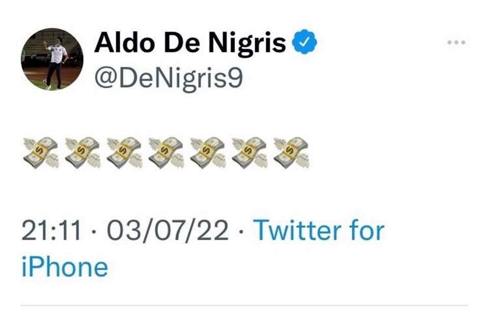 Aldo De Nigris publicó un tuit con emojis de billetes después del partido del domingo entre Santos y Rayados, que se definió entre polémica arbitral.