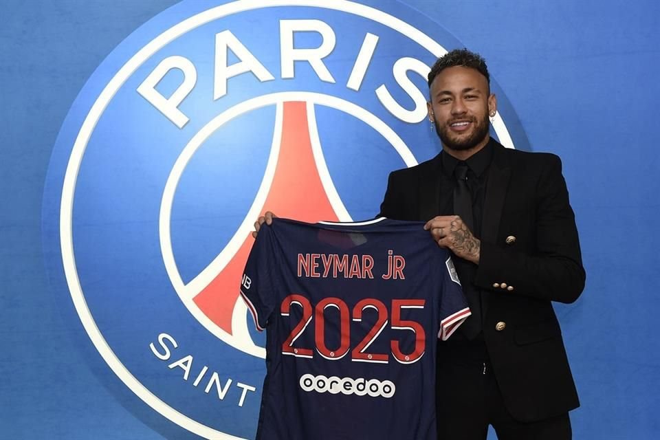 EL brasileño estará cuatro años más con el PSG.