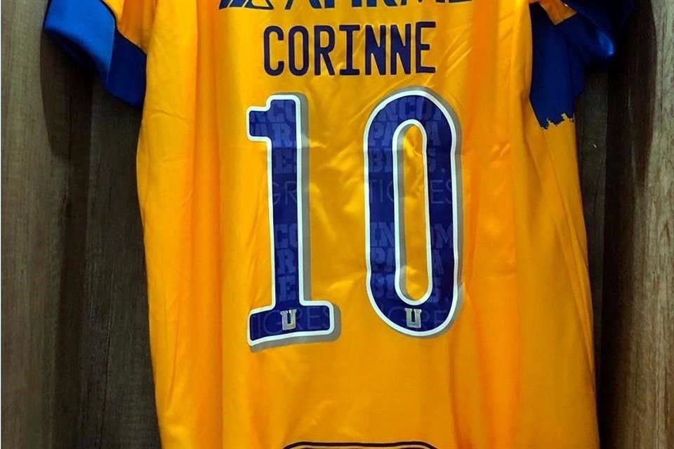 El nombre de las mamás de los futbolistas de Tigres aparece en su jersey de juego.