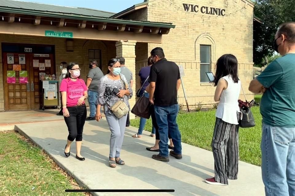 En el caso de McAllen, fuertemente afectada por el cierre de la frontera terrestre con México, origen de sus principales compradores, ha visto regresar a los mexicanos.