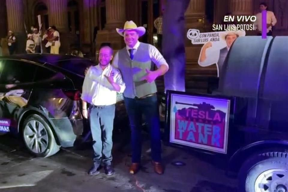 El candidato Esper y el líder del PES en el acto proselitista realizado anoche.