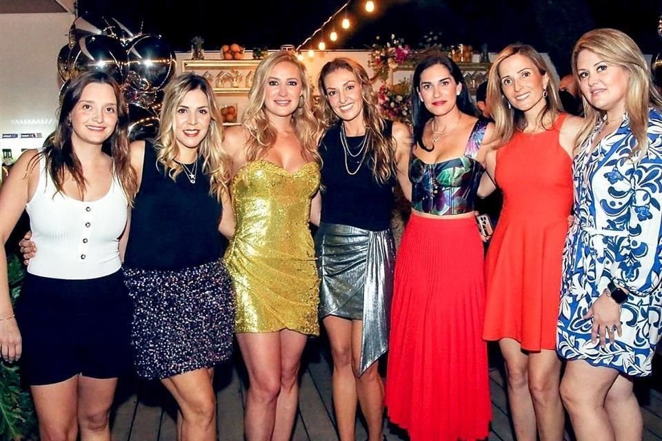 Viviana Barceló, Natalia Hernández, Cata Garza, Diana Gracia, Cristy González, Paulina Escamilla y Anis Santos