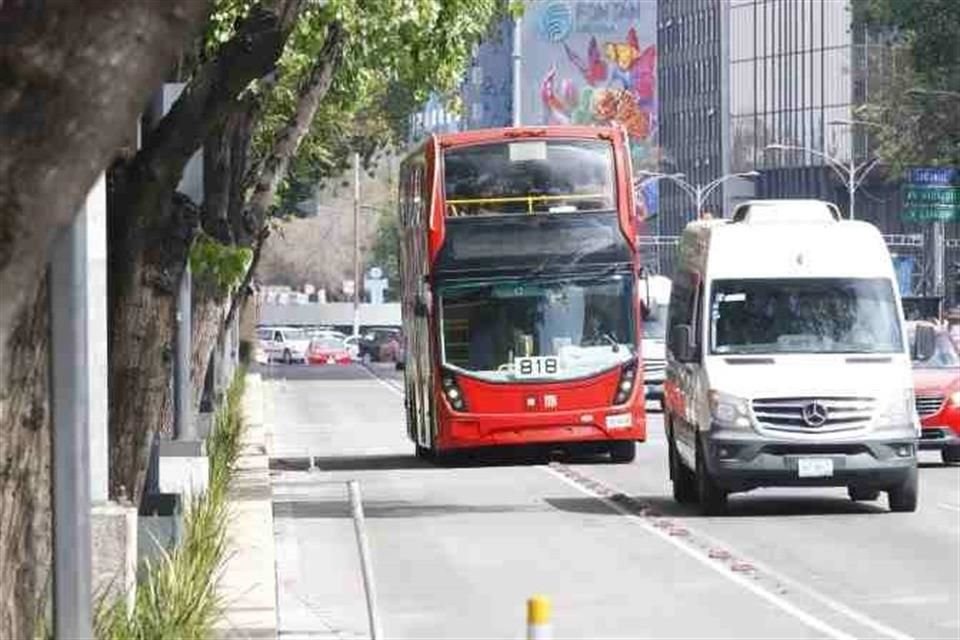 Paseo de la Reforma es un modelo de calle completa, con carril confinado para el Metrobús y ciclovía para la bici, que debe promover más la movilidad sostenible, señalaron.