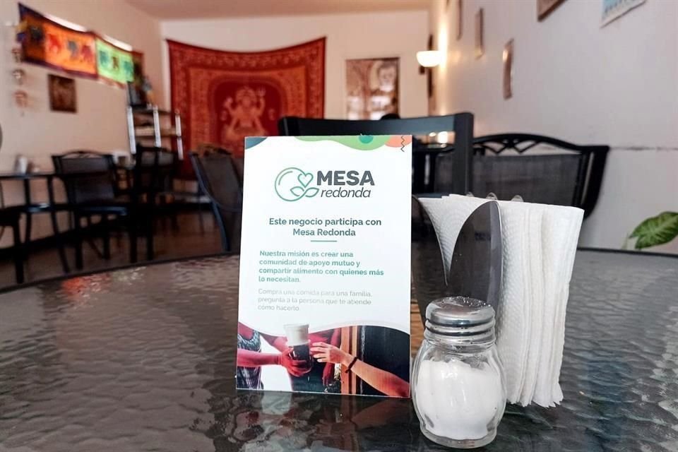 El restaurante Shiva Station colocó en sus mesas carteles sobre la iniciativa 'Mesa Redonda'.