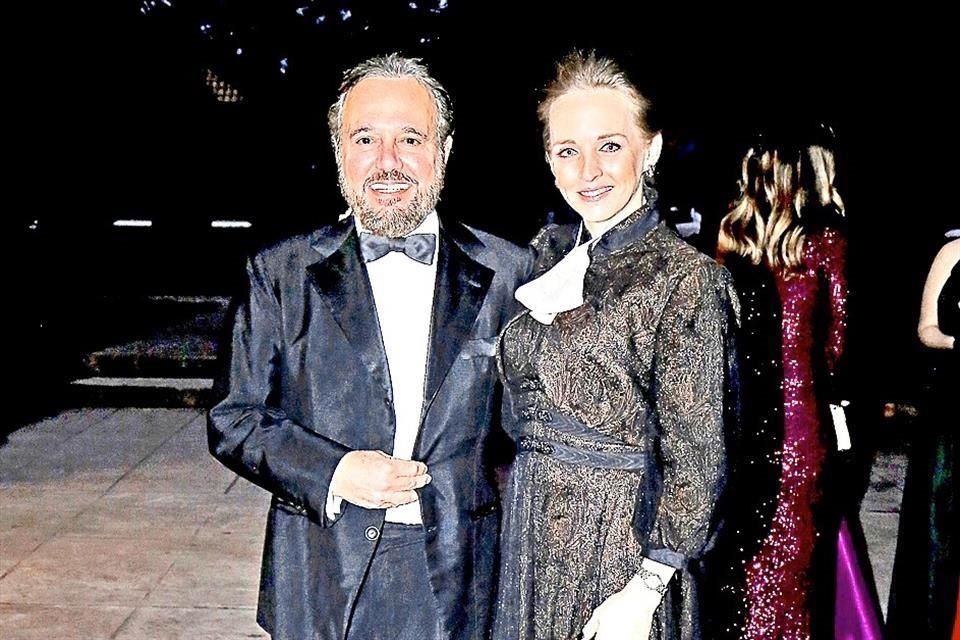 Gilberto Marcos y Cecilia Navarro de Marcos