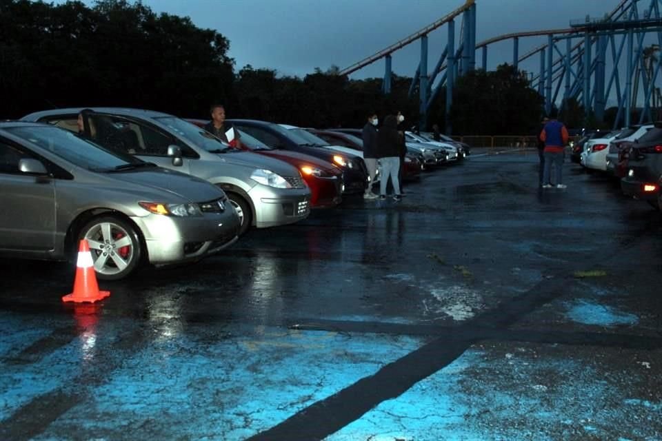 El Autocinema Coyote estrena sede temporal en uno de los estacionamientos de Six Flags. Te contamos detalles de esta nueva experiencia.