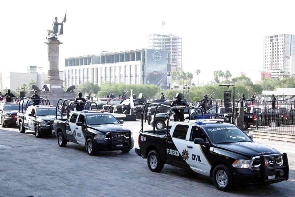 El Secretario encabezó en la Explanada de los Héroes una nueva entrega de vehículos para Fuerza Civil por alrededor de 100 millones de pesos.