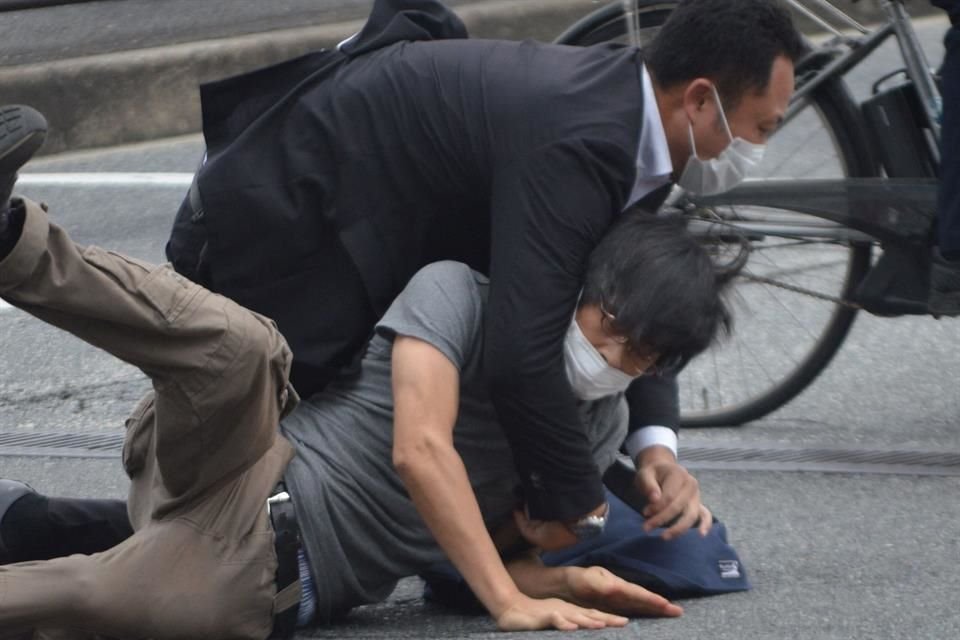 Policía detiene al agresor del ex Primer Ministro Shinzo Abe en la ciudad de Nara.