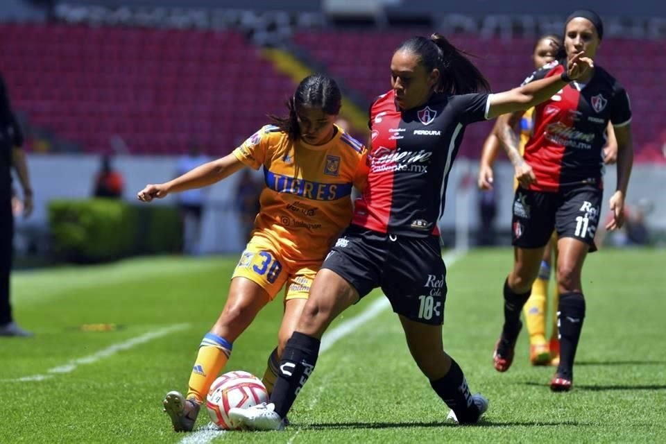 Lizeth Contreras, canterana auriazul de 17 años, hizo su debut con el primer equipo.