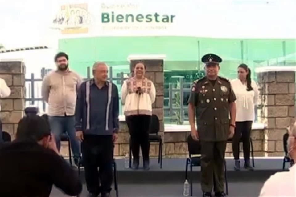 López Obrador dijo que el Ejército nace del pueblo, pero sigue órdenes de autoridades civiles.