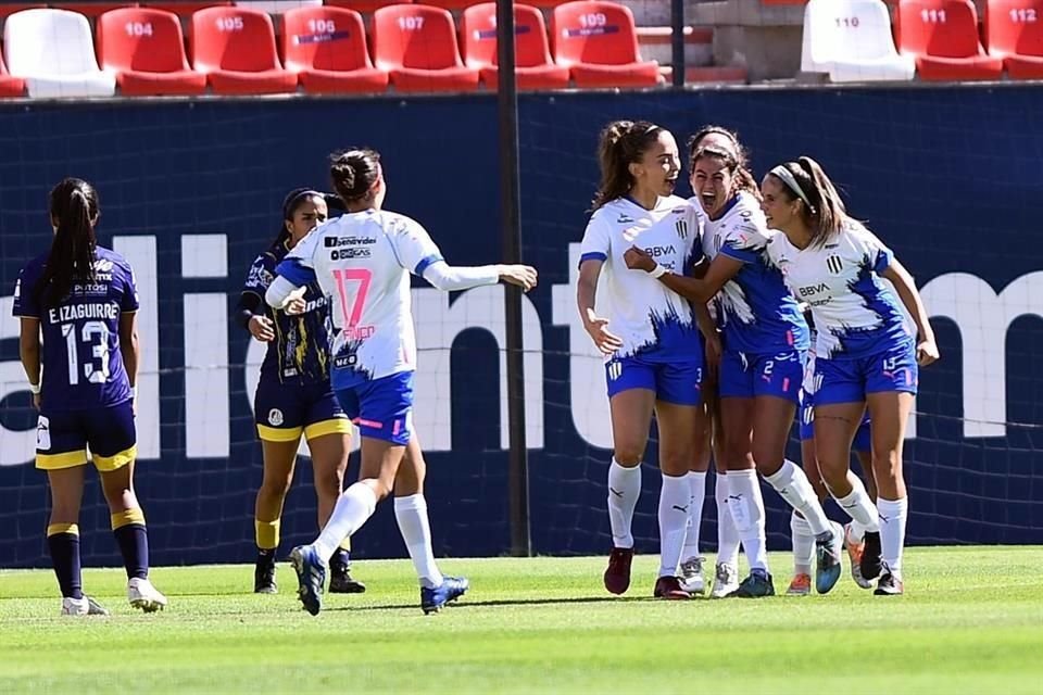 Después, Burkenroad volvió a marcar y puso a Rayadas 3-0.