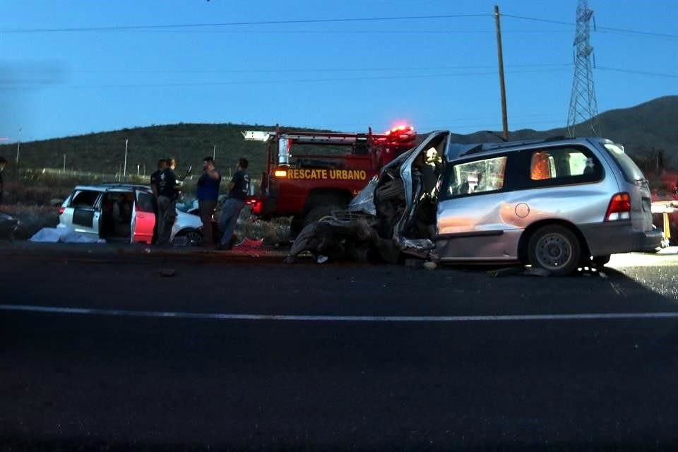 Los conductores de ambas camionetas murieron al instante por el impacto ocurrido en el kilómetro 60 de la Carretera a Monclova.