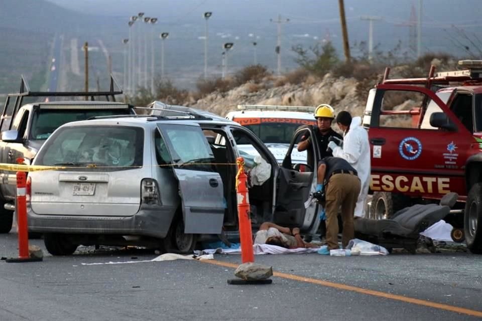 Los conductores de ambas camionetas murieron al instante por el impacto ocurrido en el kilómetro 60 de la Carretera a Monclova.