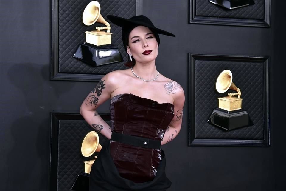 La cantante Halsey subastará varias de las pinturas que hizo en su más reciente gira para apoyar a la Red Nacional de Fondos de Aborto.