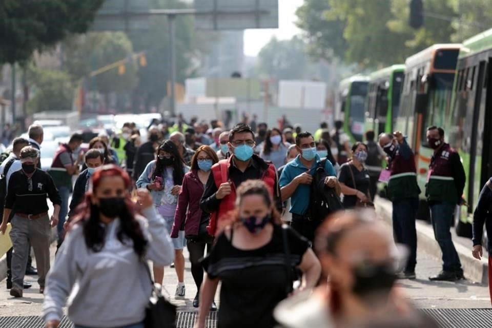 Usuarios del Metro tardan hasta 3 horas para llegar a sus destinos ante el cierre de la Línea 12, lo que empeorará con el de la L-1.