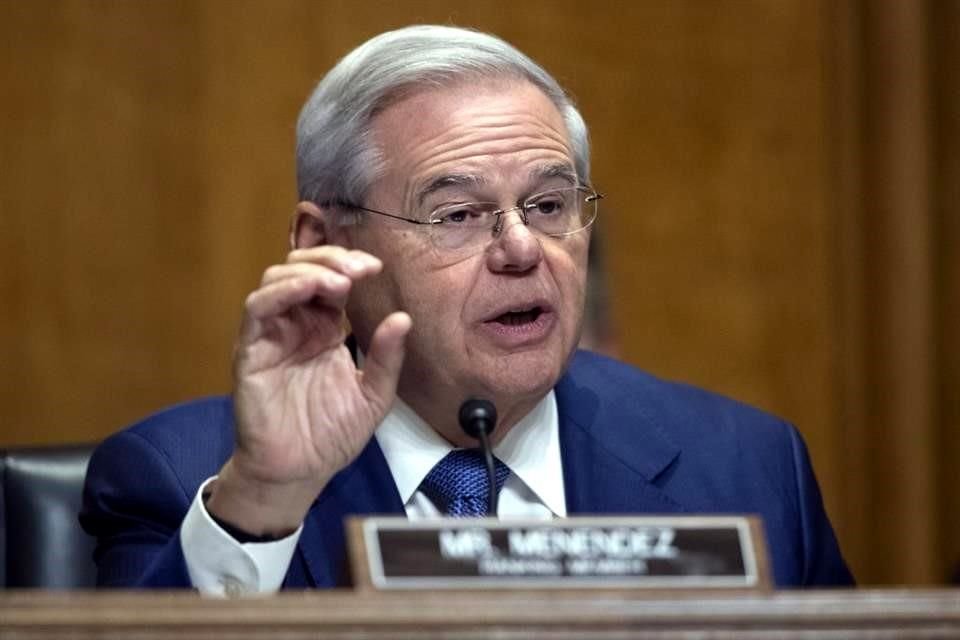 El Senador demócrata Bob Menendez dijo que con AMLO, México va en dirección equivocada.