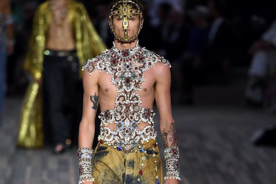 Marzamemi, un tranquilo pueblo de pescadores de atún, sirvió de marco de presentación para la nueva colección de Alta Sastrería de la dupla de diseñadores Domenico Dolce y Stefano Gabbana.