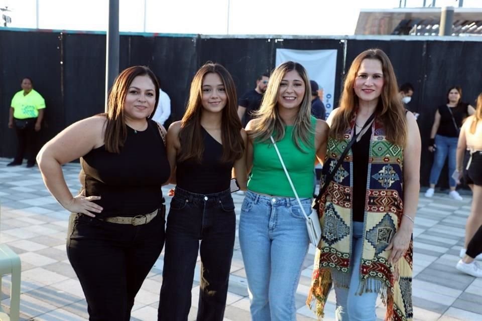 Brenda Vázquez, Andrea González, Maleny Herrera y Silvia Quiñones