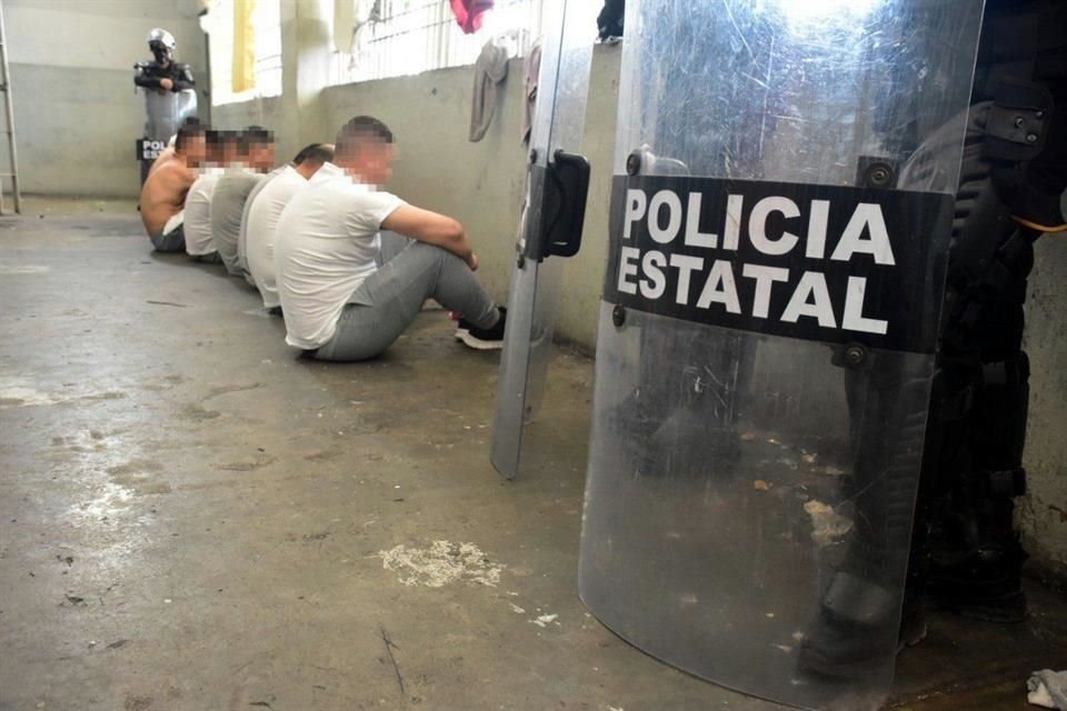La revisión se realizó de manera simultánea en los tres módulos del reclusorio, en la que participaron 96 elementos de Fuerza Penitenciaria, 250 de Fuerza Civil y 11 de la Guardia Nacional.