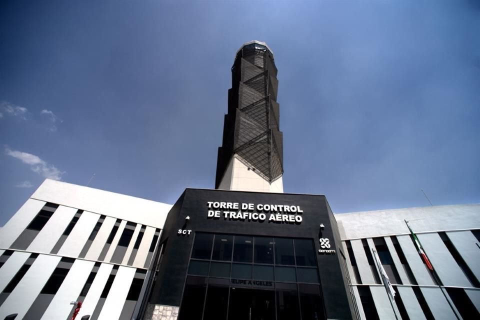 El AIFA dispone de una torre de control de tráfico aéreo con tecnología de vanguardia.