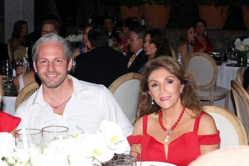 Luchiano Valente y Roxxa Saavedra