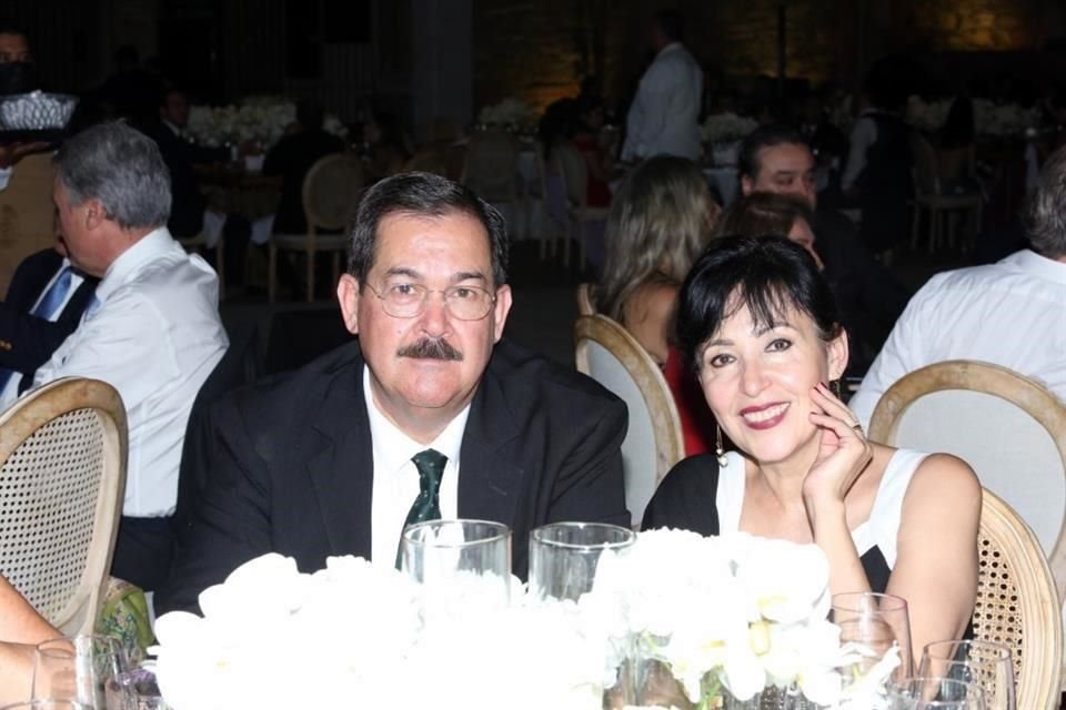 Fernando Arriaga y Maricela de Arriaga