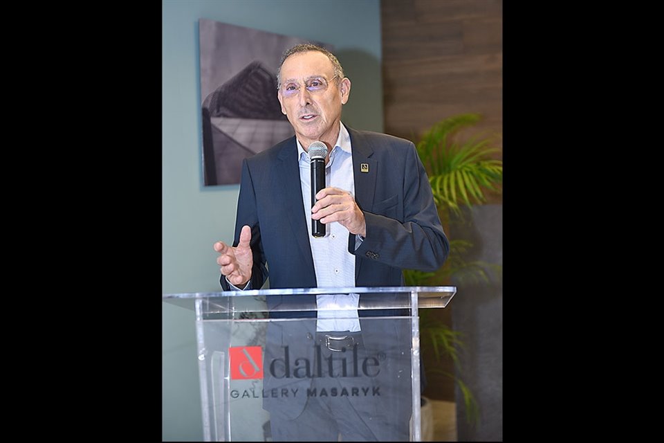 Ing. Eugenio Martínez Presidente y Director General de Daltile México