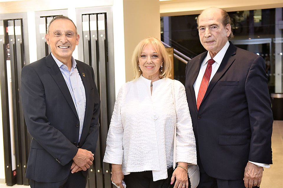 Eugenio Martínez, Eloísa de los Santos y Gilberto Villarreal.