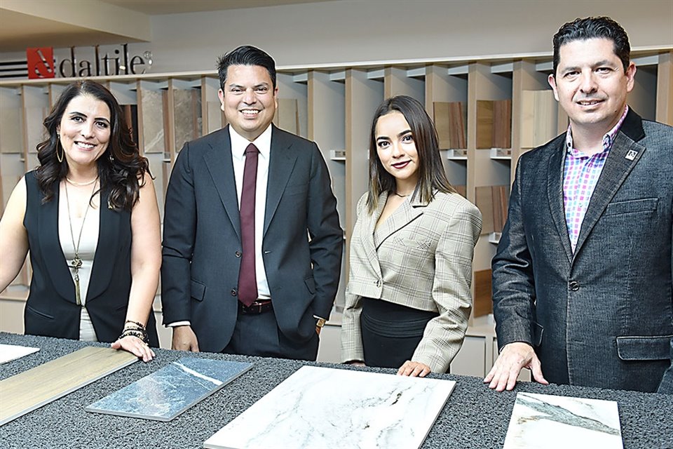 Margarita Cárdenas, Marco Vergara, Aline Badillo y Enrique Álvarez.