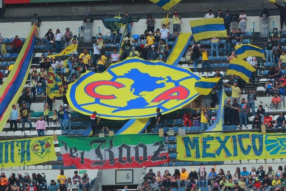 La afición apoyó con todo a su equipo.