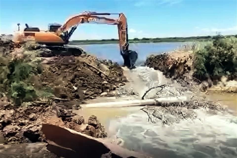 El Gobernador Samuel García publicó que en el rancho de Lalo Mora se desviaba agua de un arroyo de forma ilegal.