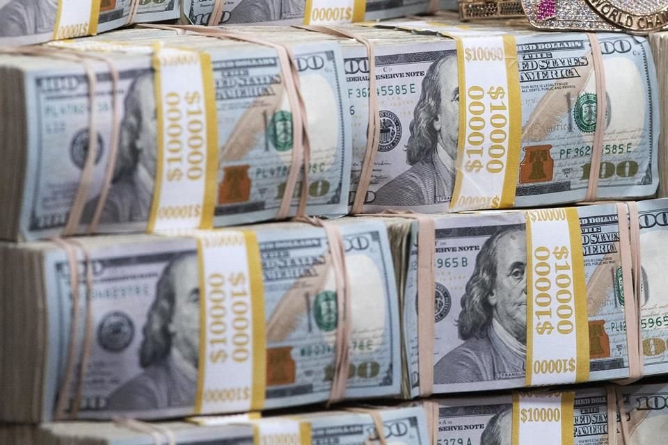 El dólar se vende a $18.20 en ventanillas.