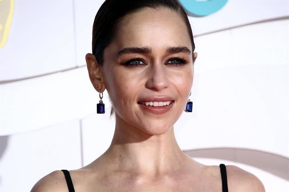 La actriz Emilia Clarke habló sobre los dos aneurismas que ha sufrido; asegura que a raíz de ellos, le falta buena parte de su cerebro.