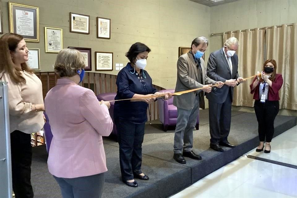 Este lunes fue inaugurada la Sala Dr. Aureliano Tapia Méndez en el piso 2 de la Biblioteca Raúl Rangel Frías.