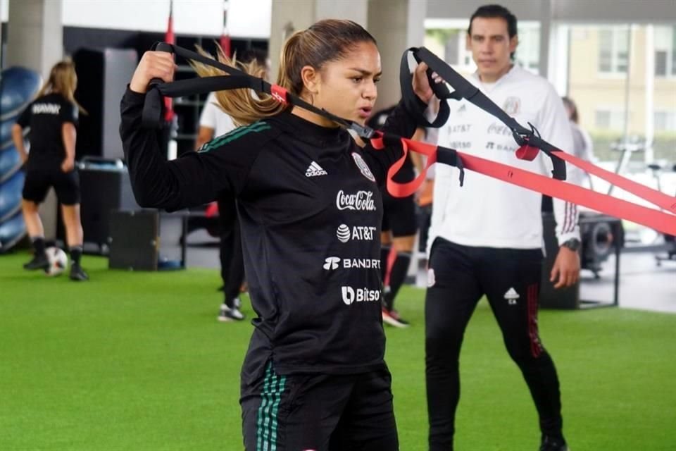 Jana Gutiérrez entrenó en el gimnasio, junto al resto de sus compañeras.