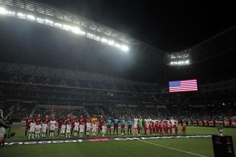 Así fue la ceremonia previa a la Final del Premundial entre Estados Unidos y Canadá, en el Estadio BBVA.