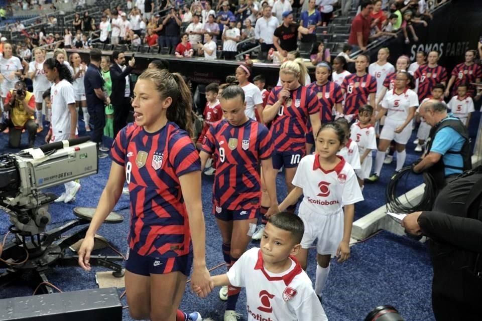Así fue la ceremonia previa a la Final del Premundial entre Estados Unidos y Canadá, en el Estadio BBVA.