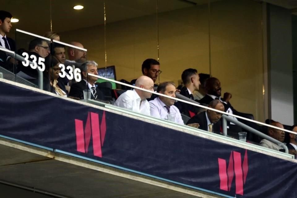 Gianni Infantino, presidente de la FIFA, se instaló en uno de los palcos. No podía faltar.