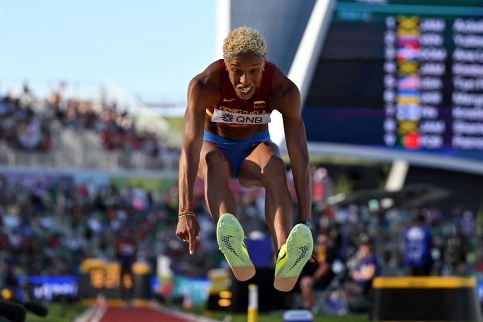 Yulimar Rojas, de Venezuela, hizo valer su condición de favorita al llevarse el oro en salto triple en el Mundial de Atletismo.