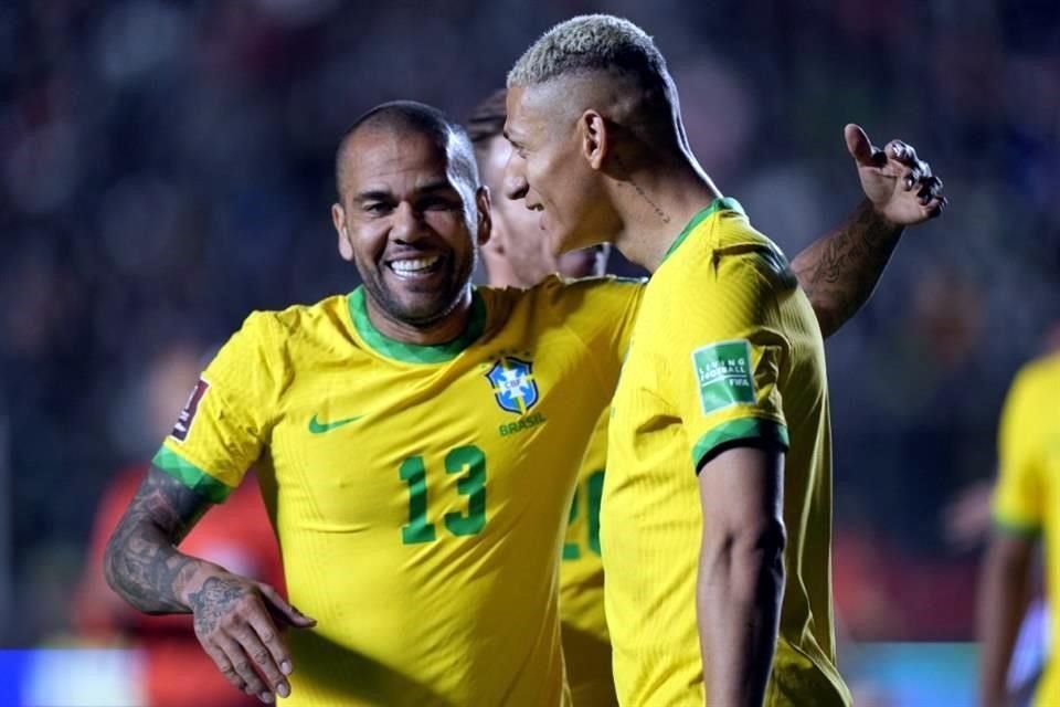 Dani Alves no tendría problemas para jugar en Pumas, a nivel selección.